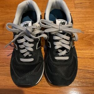 New Balance 574 Black and Gray Athletic Shoes Woman’s 7